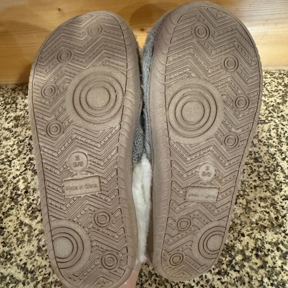 Cozy Gray Kids Slippers Size‎ Small 5/6